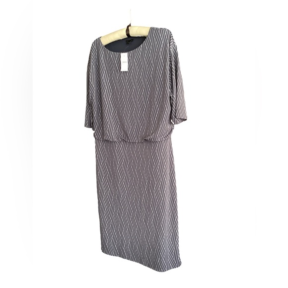 🚨 NWT Ann Taylor Gray and White Short Sleeve Dress Size Large - Picture 4 of 7